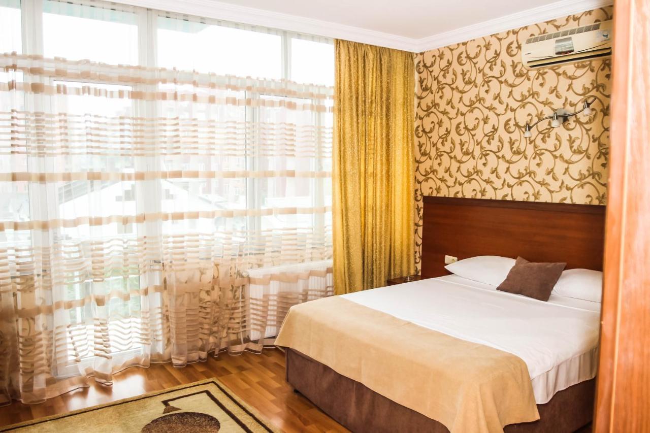 Hotel Istanbul บาทูมิ ภายนอก รูปภาพ
