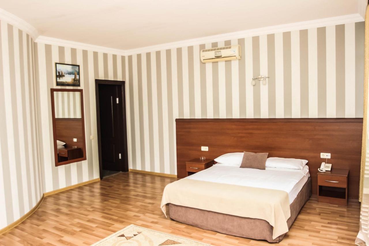 Hotel Istanbul บาทูมิ ภายนอก รูปภาพ