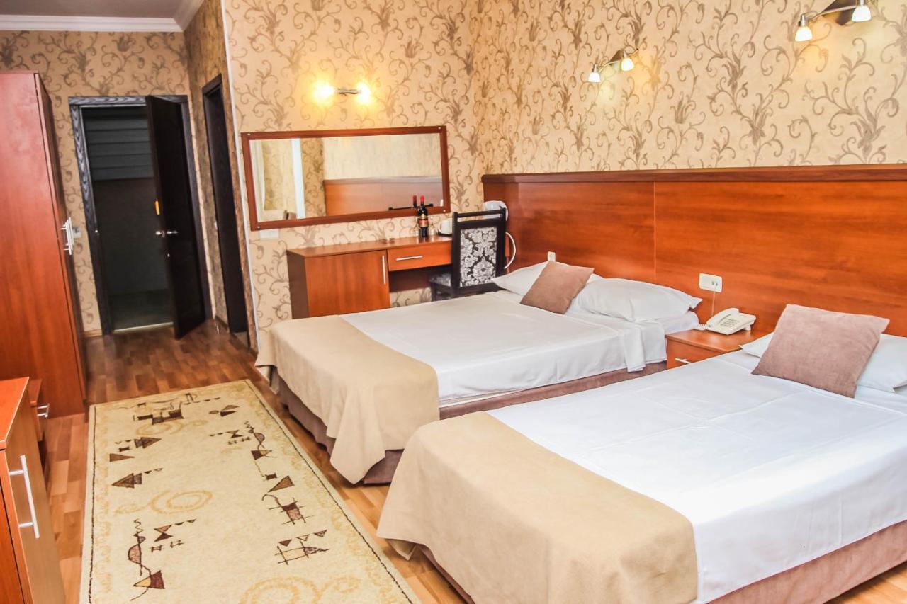 Hotel Istanbul บาทูมิ ภายนอก รูปภาพ