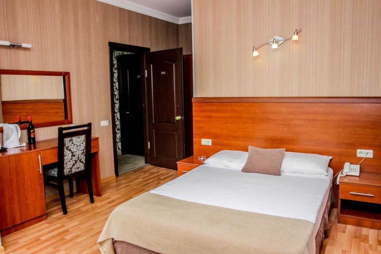 Hotel Istanbul บาทูมิ ภายนอก รูปภาพ