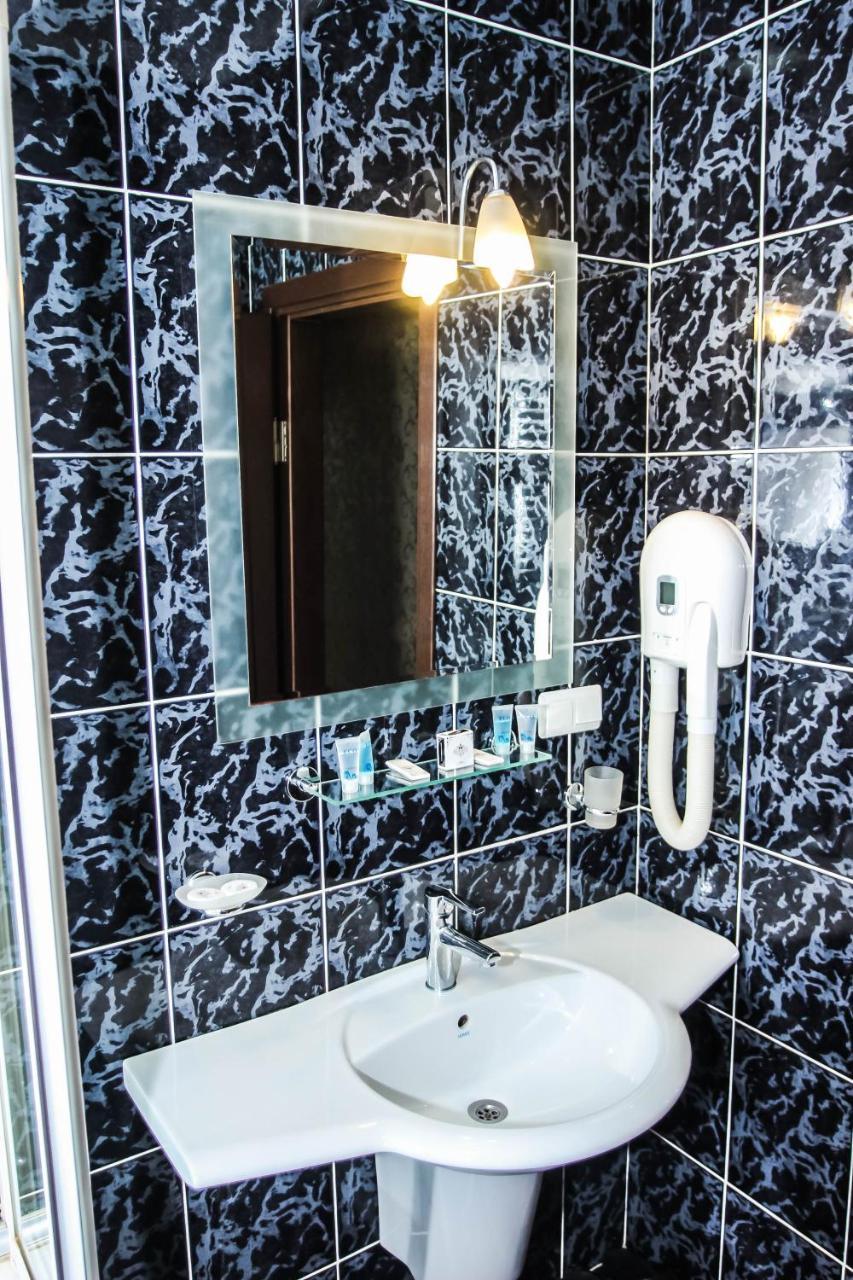 Hotel Istanbul บาทูมิ ภายนอก รูปภาพ