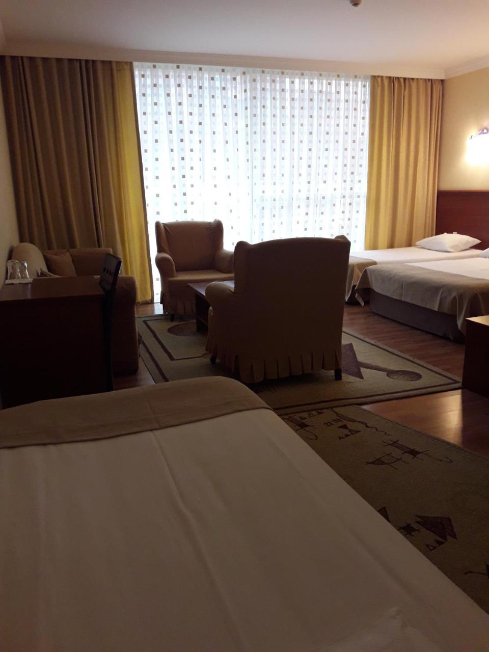 Hotel Istanbul บาทูมิ ภายนอก รูปภาพ