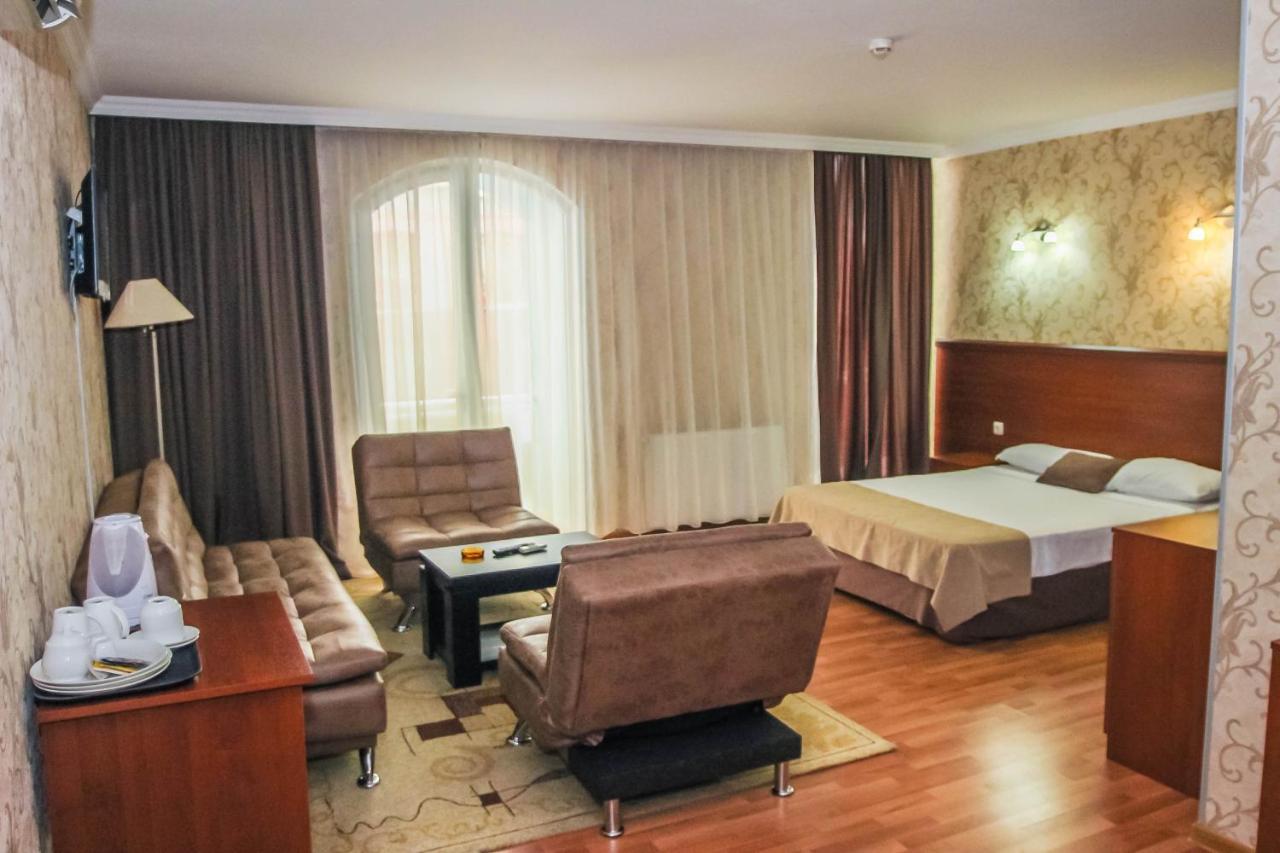 Hotel Istanbul บาทูมิ ภายนอก รูปภาพ