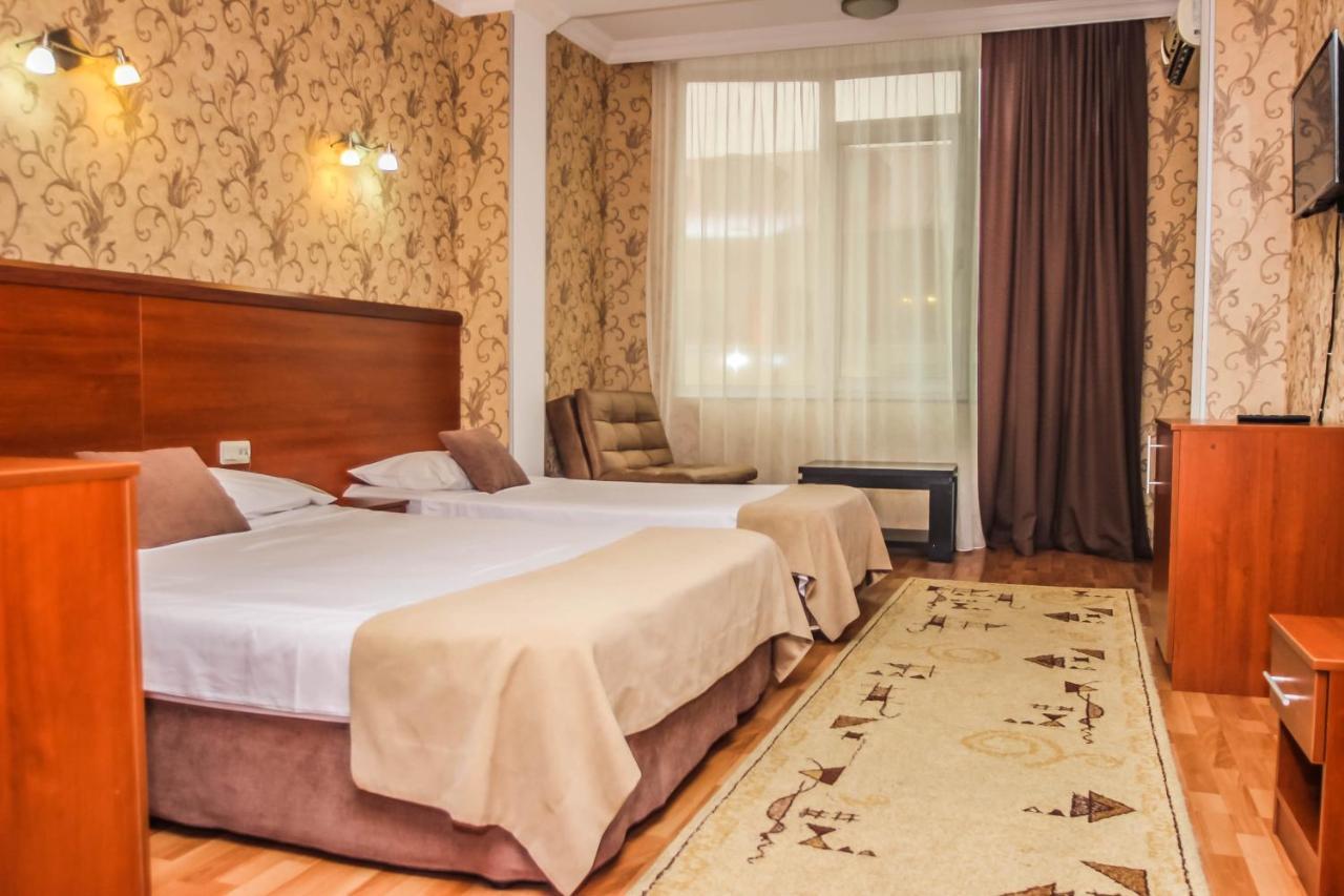 Hotel Istanbul บาทูมิ ภายนอก รูปภาพ