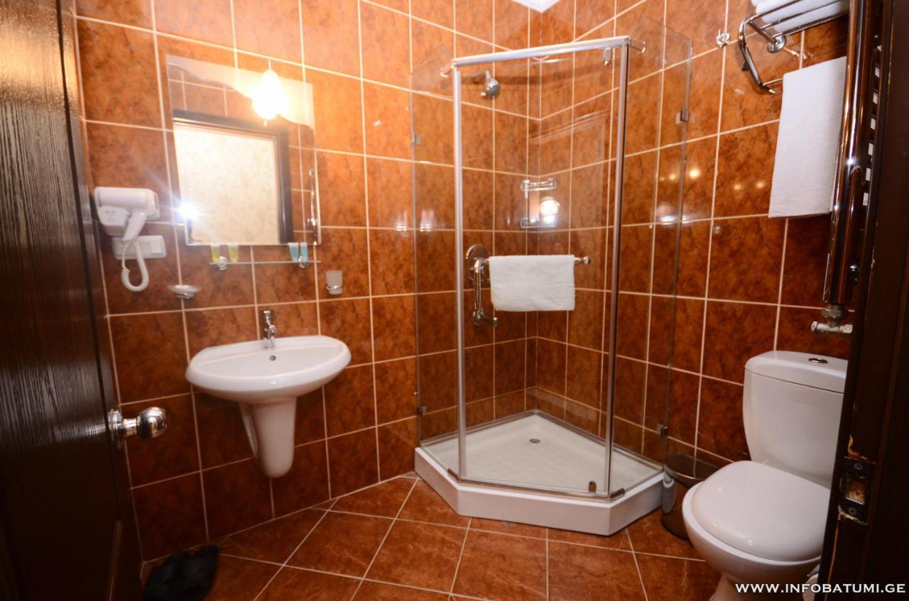 Hotel Istanbul บาทูมิ ภายนอก รูปภาพ