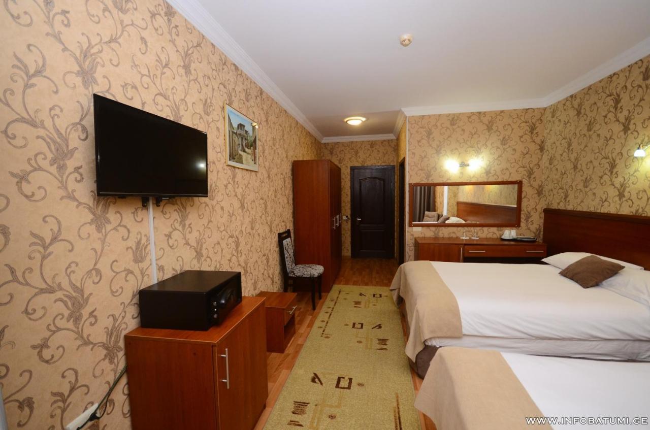 Hotel Istanbul บาทูมิ ภายนอก รูปภาพ