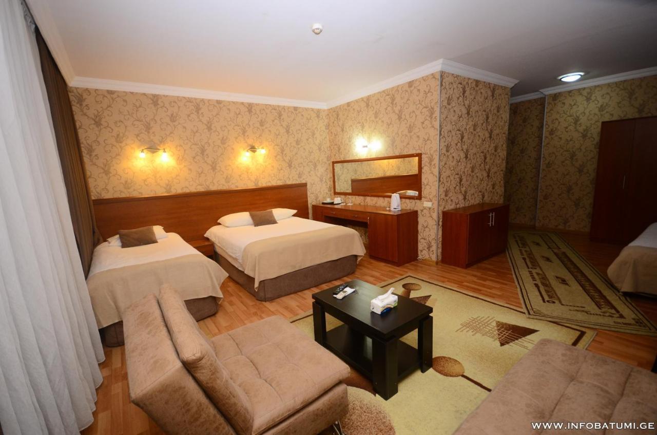 Hotel Istanbul บาทูมิ ภายนอก รูปภาพ