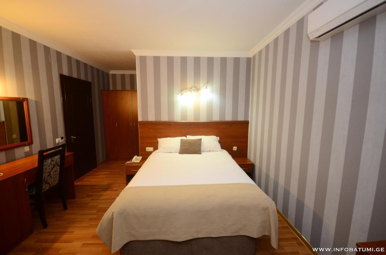 Hotel Istanbul บาทูมิ ภายนอก รูปภาพ