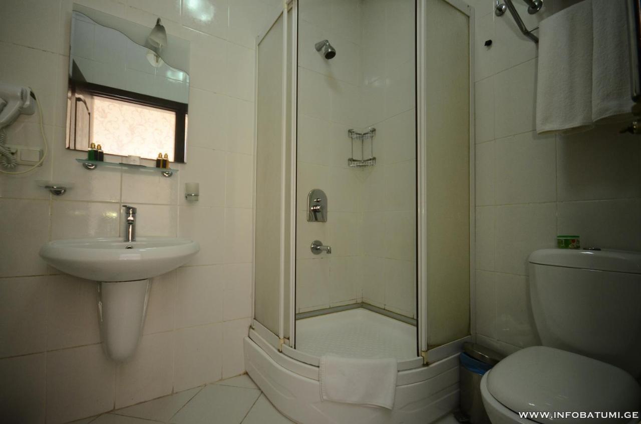Hotel Istanbul บาทูมิ ภายนอก รูปภาพ