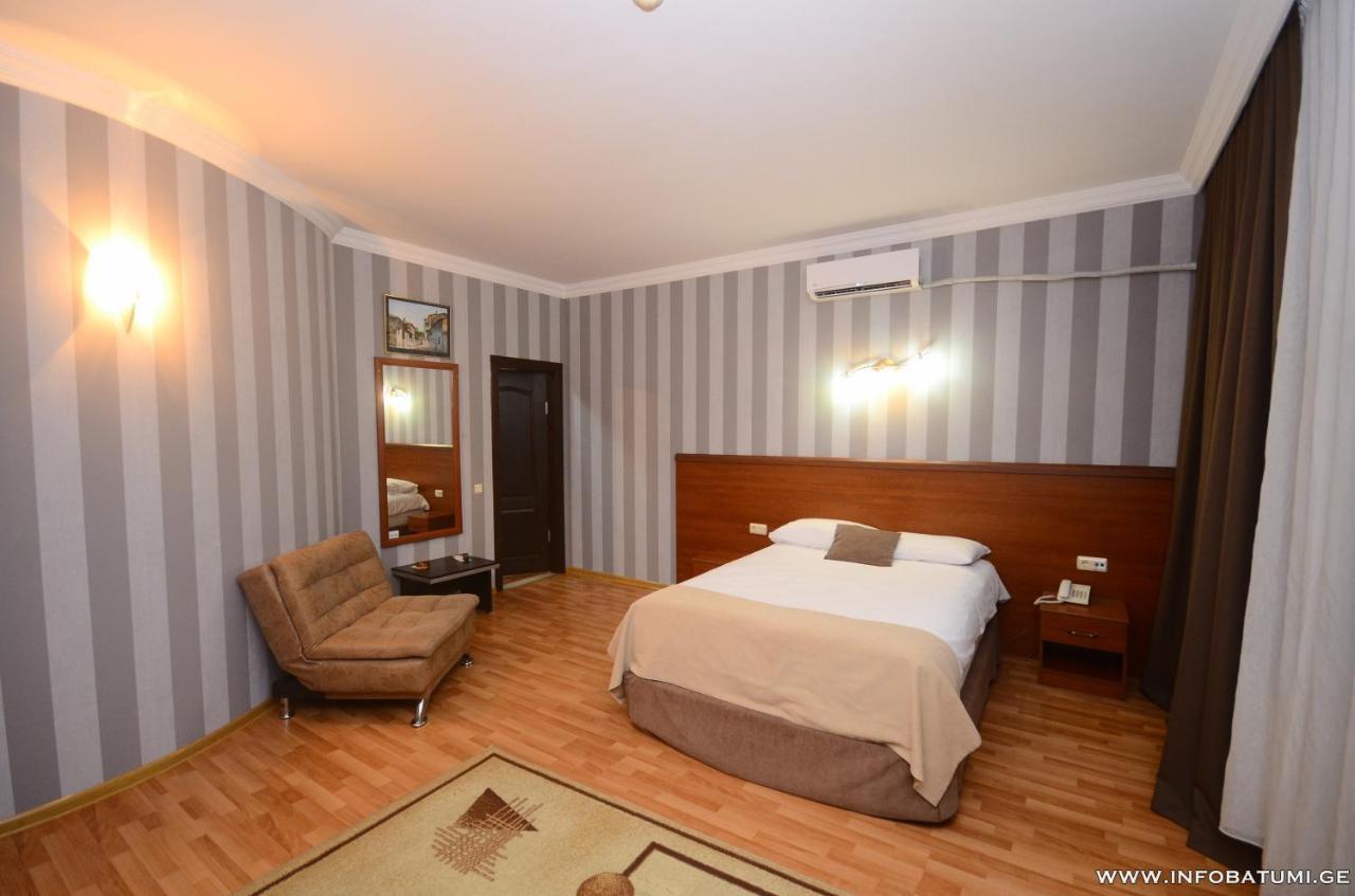 Hotel Istanbul บาทูมิ ภายนอก รูปภาพ