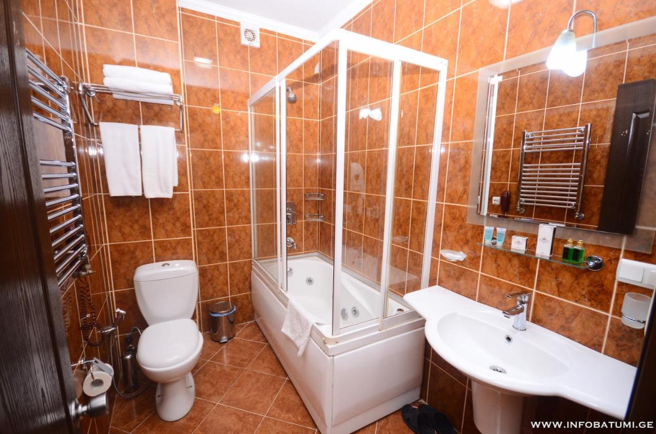 Hotel Istanbul บาทูมิ ภายนอก รูปภาพ